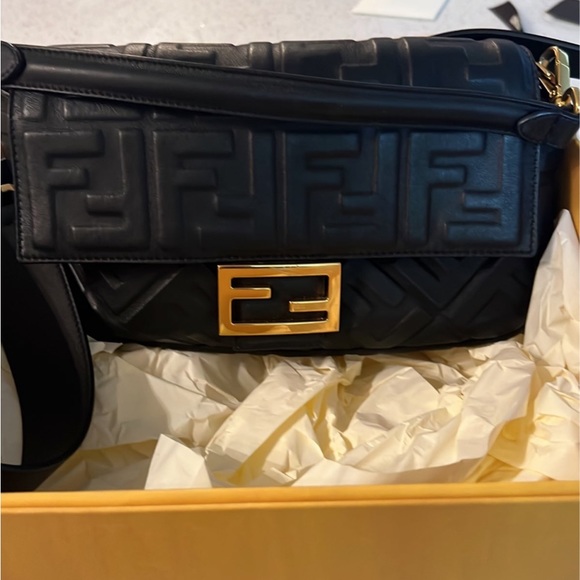 Fendi baguette medium embossed - Picture 4 of 11